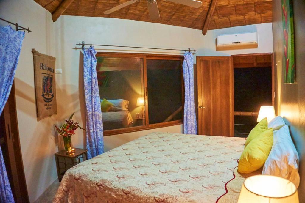 Manoas Bed & Breakfast Uvita Exterior photo