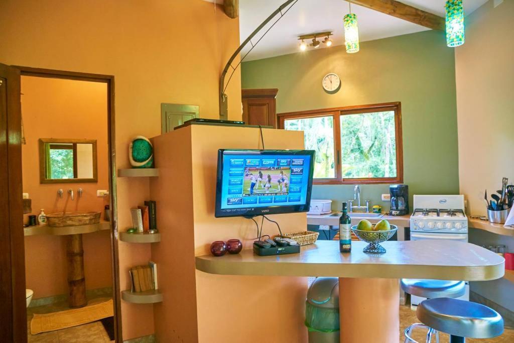 Manoas Bed & Breakfast Uvita Exterior photo