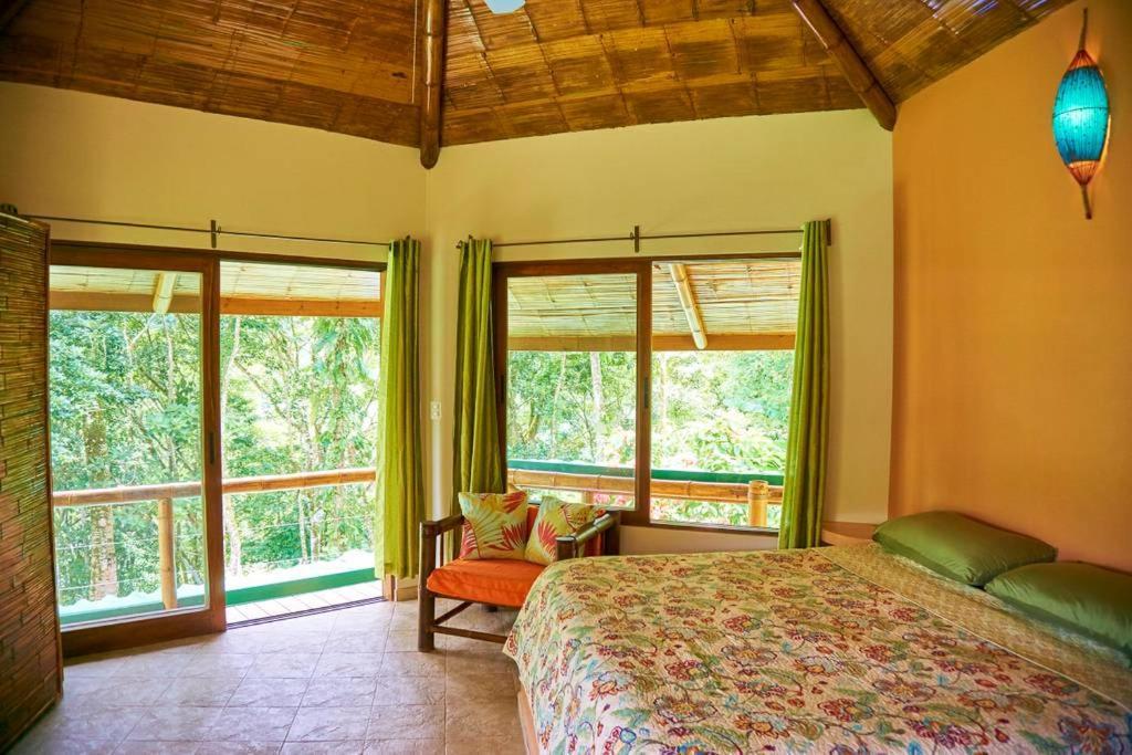 Manoas Bed & Breakfast Uvita Exterior photo