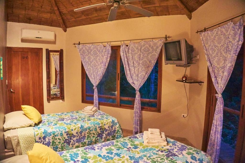 Manoas Bed & Breakfast Uvita Exterior photo