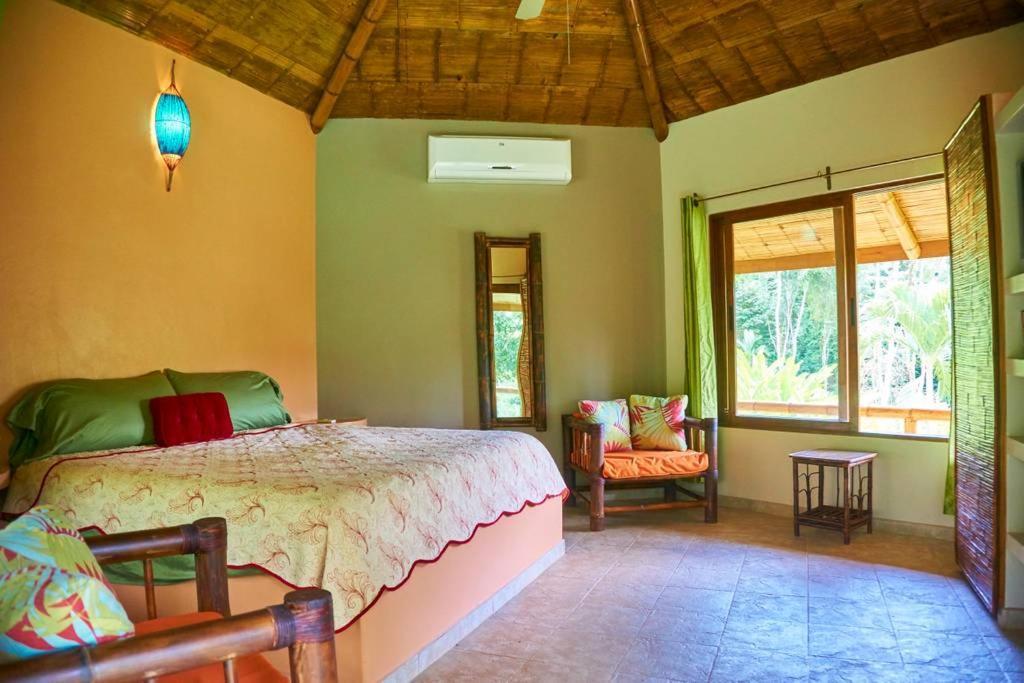 Manoas Bed & Breakfast Uvita Exterior photo
