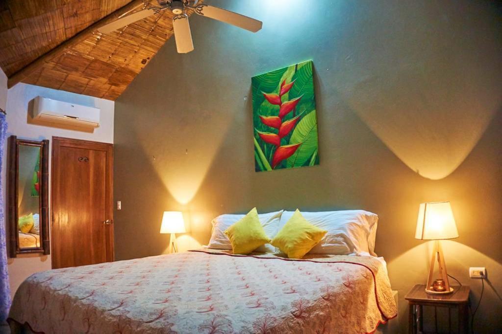 Manoas Bed & Breakfast Uvita Exterior photo