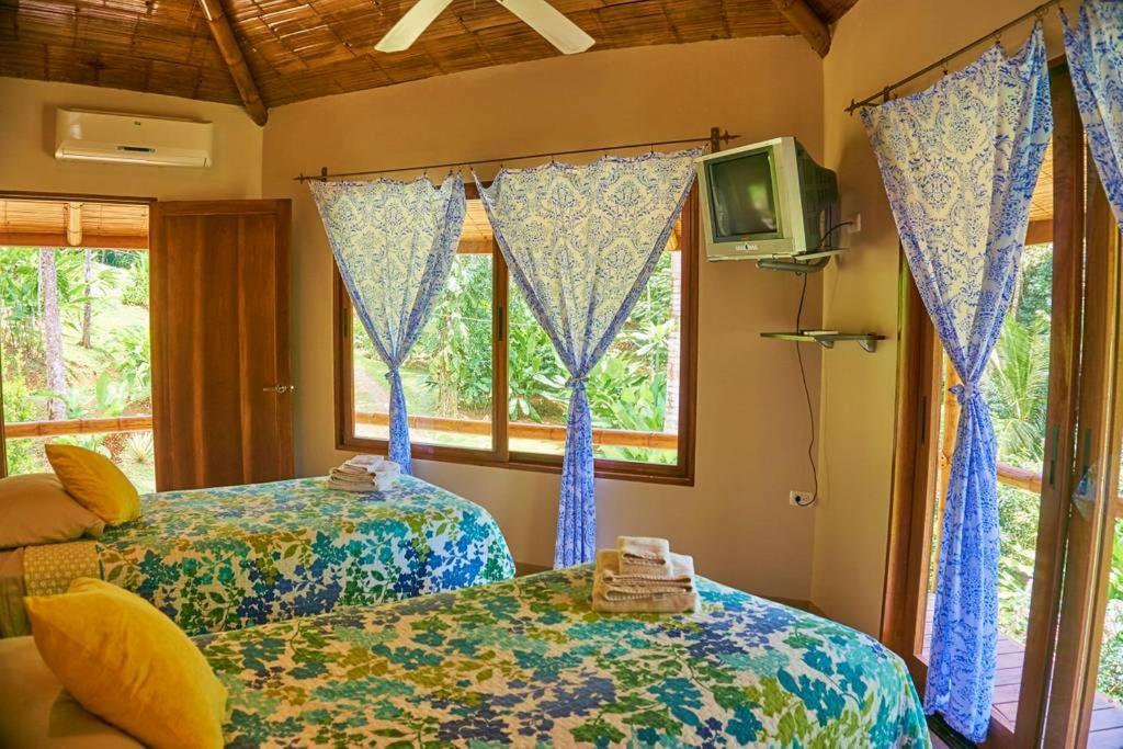 Manoas Bed & Breakfast Uvita Exterior photo
