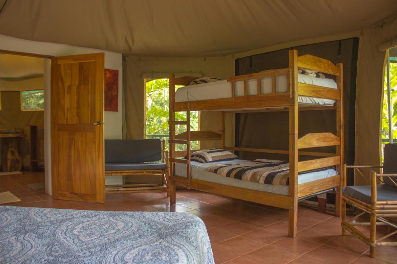 Manoas Bed & Breakfast Uvita Exterior photo