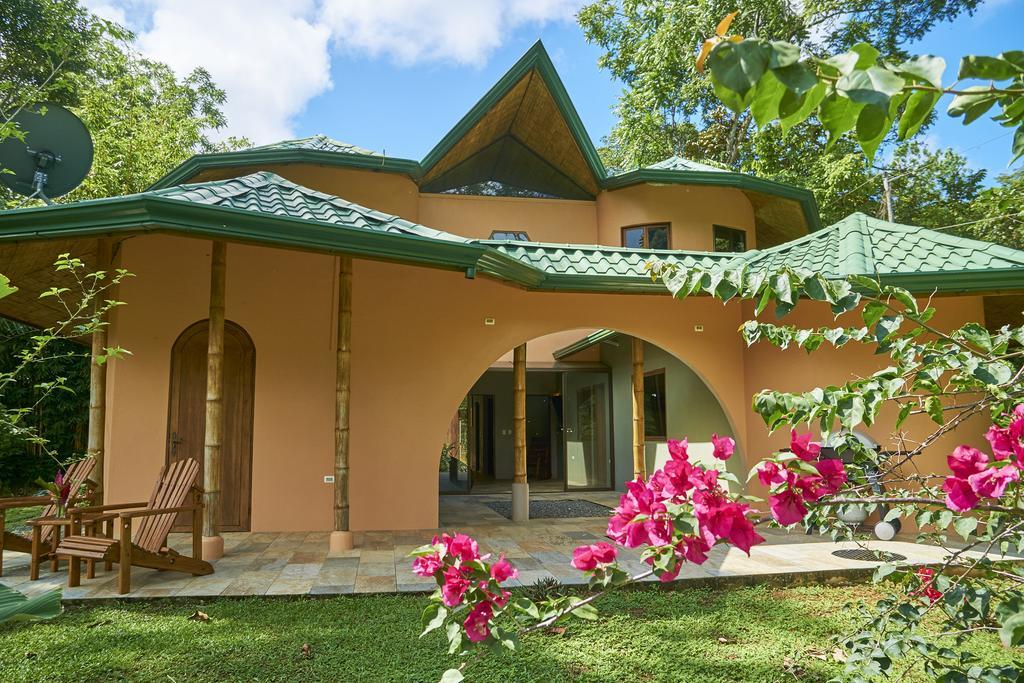 Manoas Bed & Breakfast Uvita Exterior photo